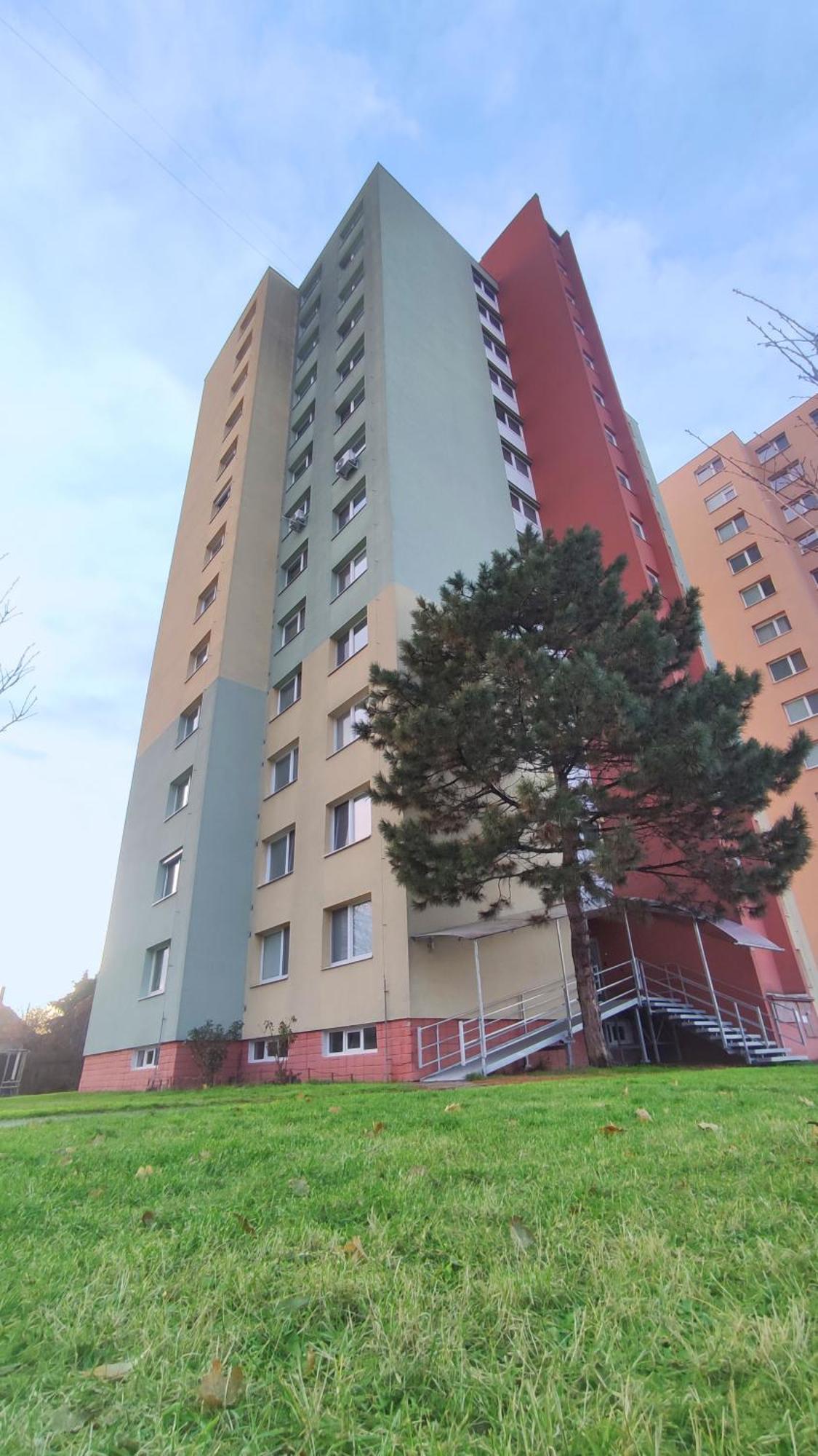 Elegant Escape Apartment III - Free Parking, Easy Access To City Center Bratislava Exterior photo