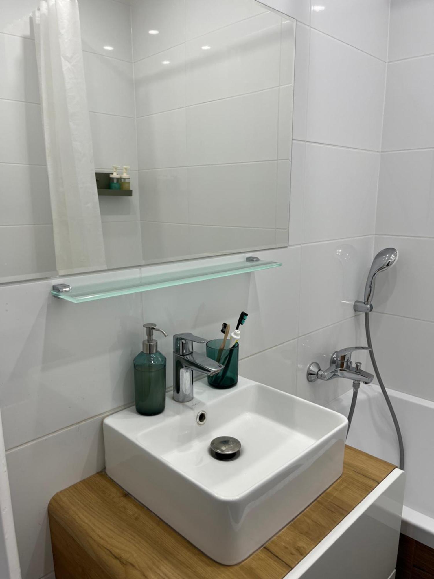 Elegant Escape Apartment III - Free Parking, Easy Access To City Center Bratislava Exterior photo