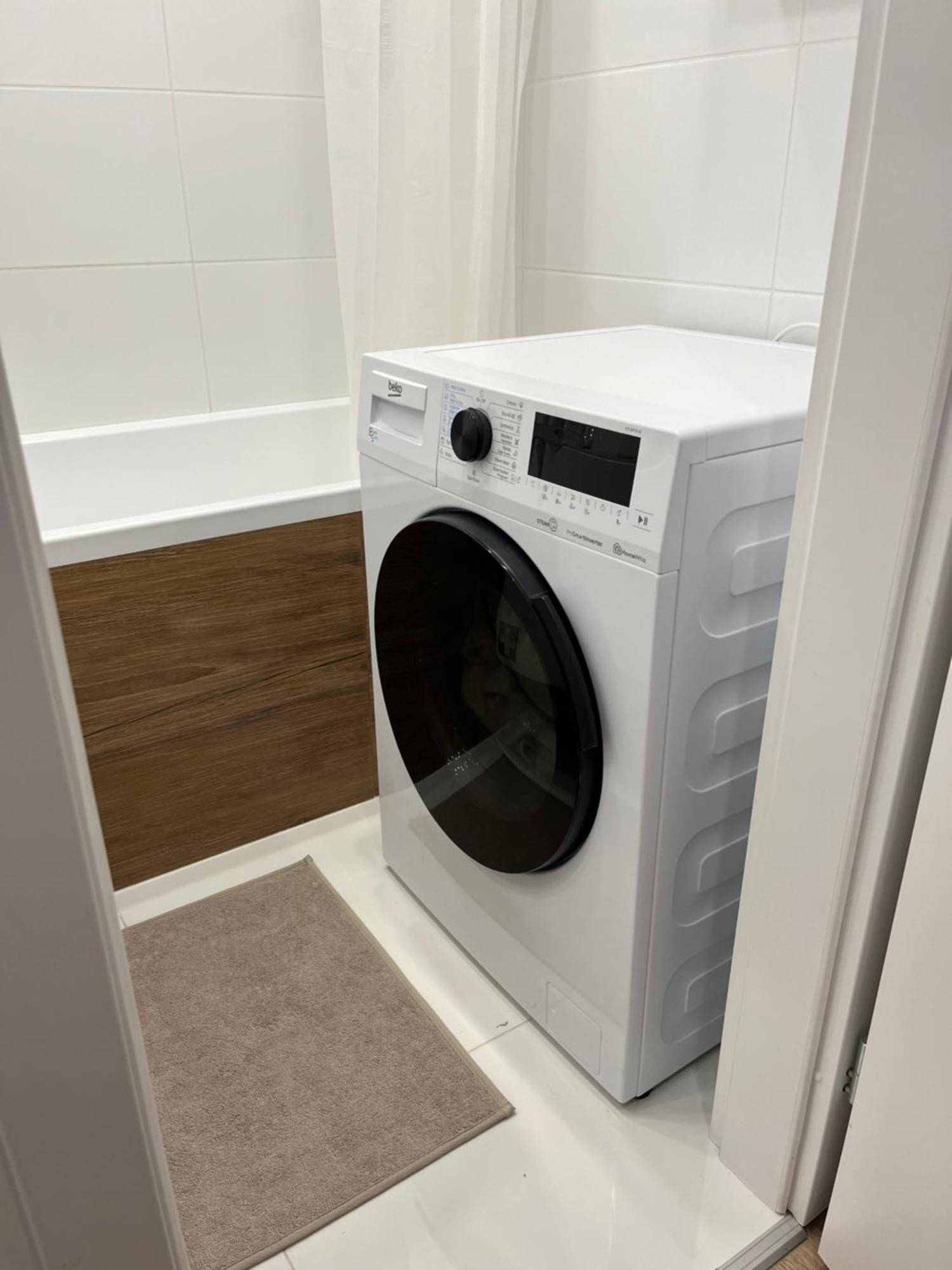 Elegant Escape Apartment III - Free Parking, Easy Access To City Center Bratislava Exterior photo